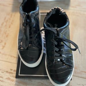 Qupid black crocodile/leopard platform lace up 6.5 shoe